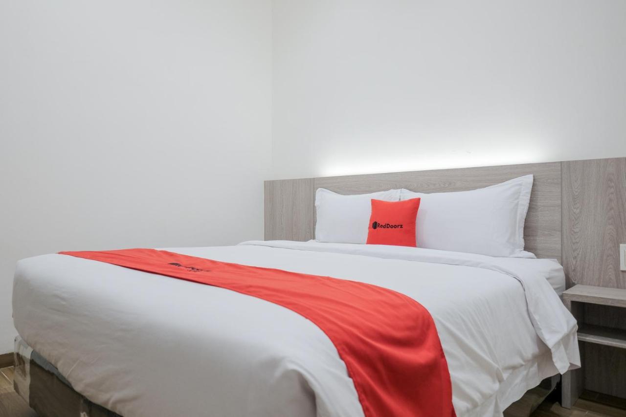 Reddoorz Plus @ Jalan Juanda Medan Exterior photo