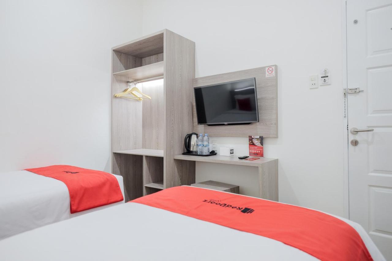 Reddoorz Plus @ Jalan Juanda Medan Exterior photo